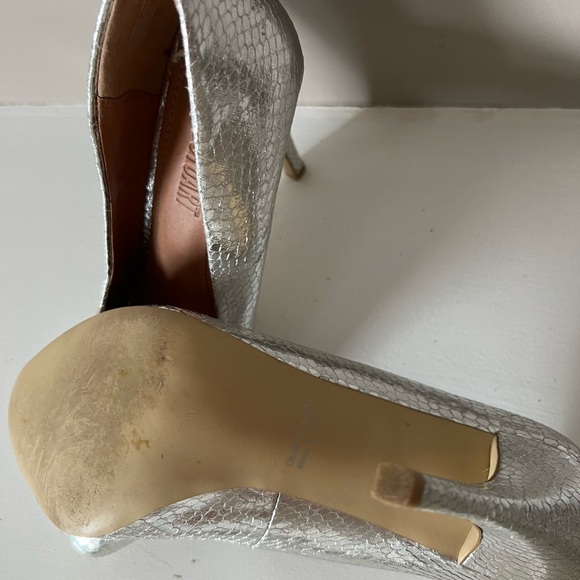 Beautiful only used once, elegant heels. Looks like new. - Picture 3 of 3